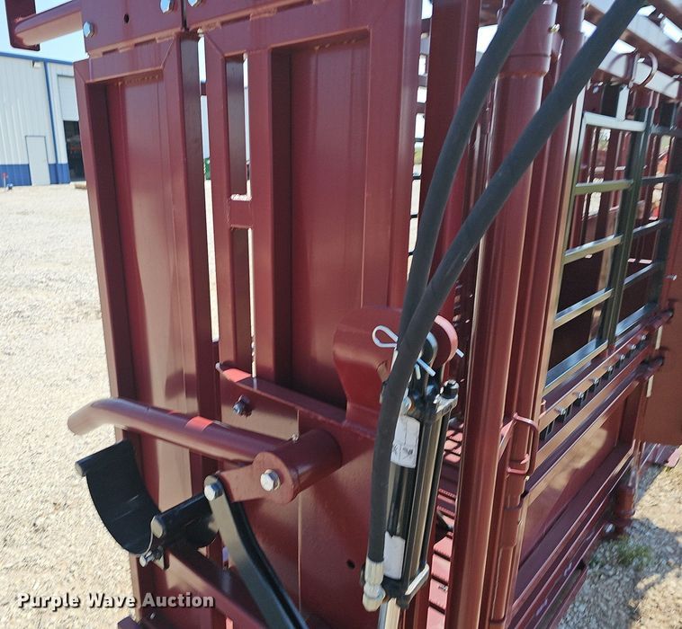 image for item OG9484 StockPro H2200  squeeze chute with ally livestock chute