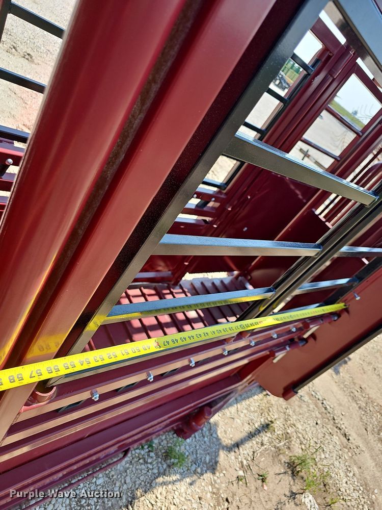 image for item OG9484 StockPro H2200  squeeze chute with ally livestock chute