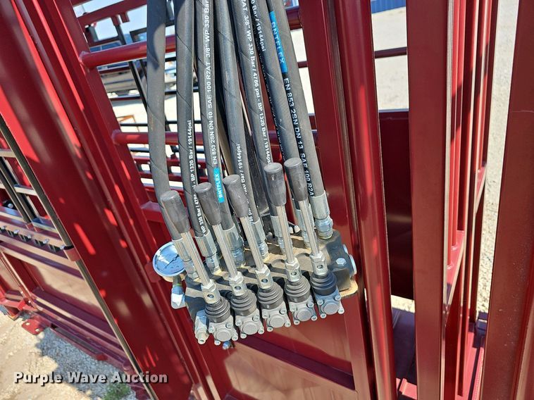 image for item OG9484 StockPro H2200  squeeze chute with ally livestock chute