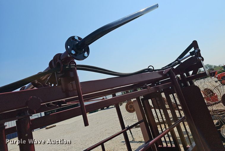 image for item OG9484 StockPro H2200  squeeze chute with ally livestock chute