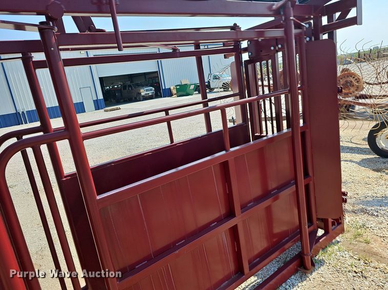 image for item OG9484 StockPro H2200  squeeze chute with ally livestock chute