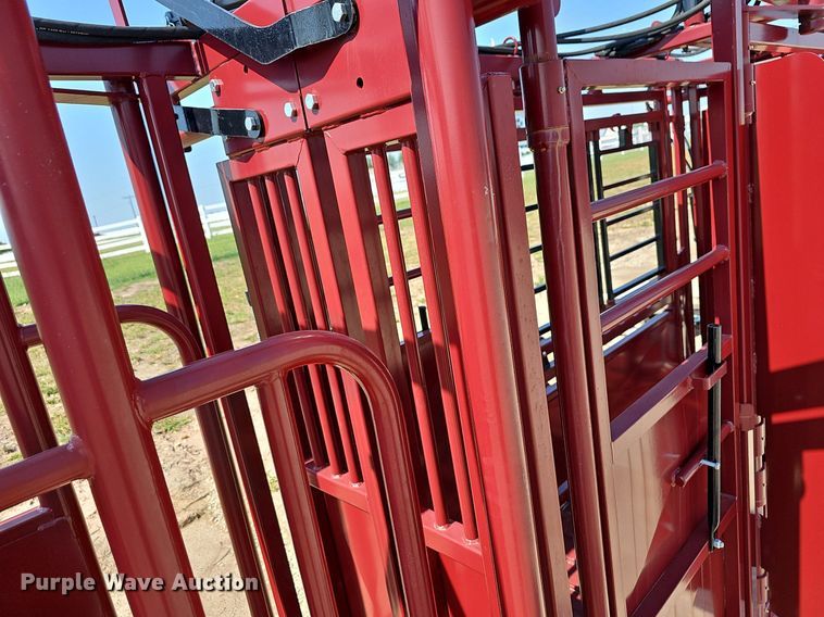 image for item OG9484 StockPro H2200  squeeze chute with ally livestock chute