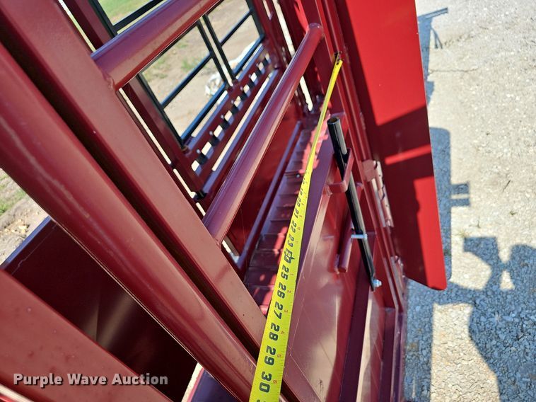 image for item OG9484 StockPro H2200  squeeze chute with ally livestock chute