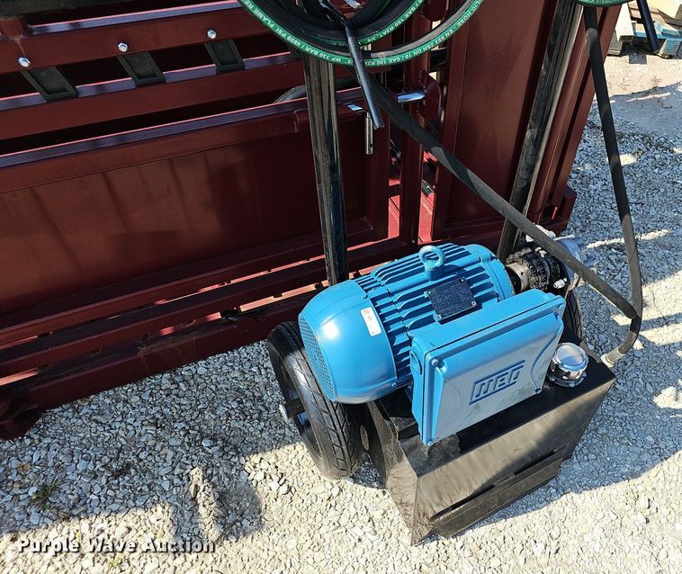 image for item OG9484 StockPro H2200  squeeze chute with ally livestock chute