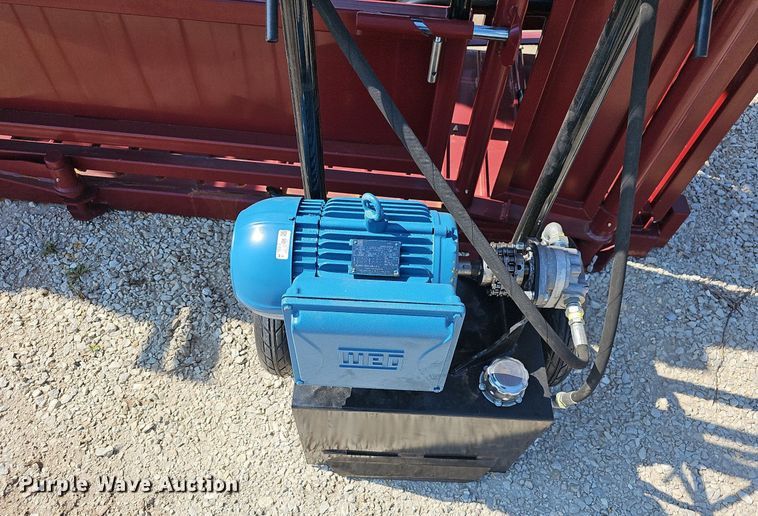 image for item OG9484 StockPro H2200  squeeze chute with ally livestock chute