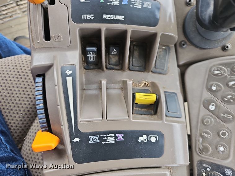 image for item OG9488 2013 John Deere 7200R  MWFD tractor