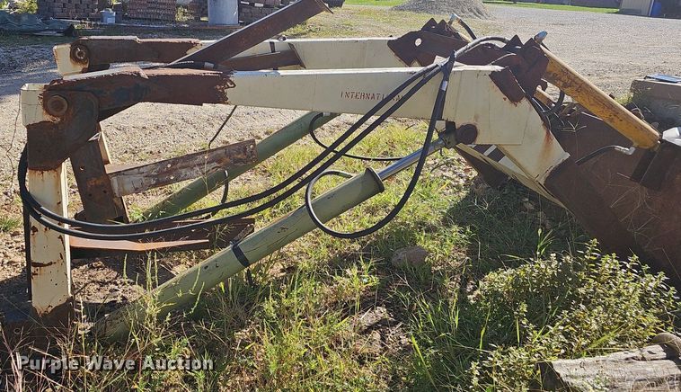 image for item OG9517 International  front loader