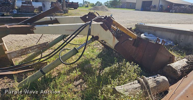 image for item OG9517 International  front loader