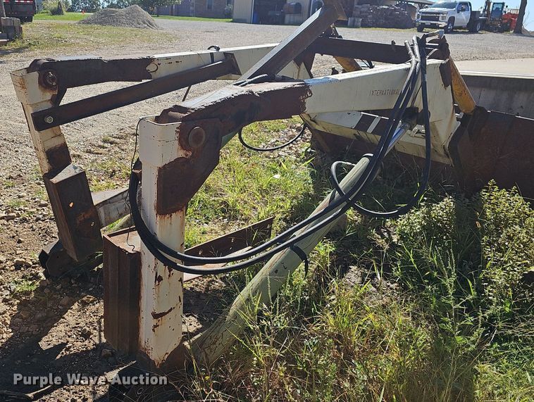 image for item OG9517 International  front loader