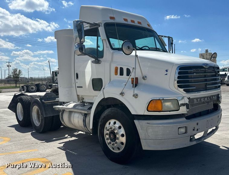 image for item DH1807 2007 Sterling AT9500  semi truck