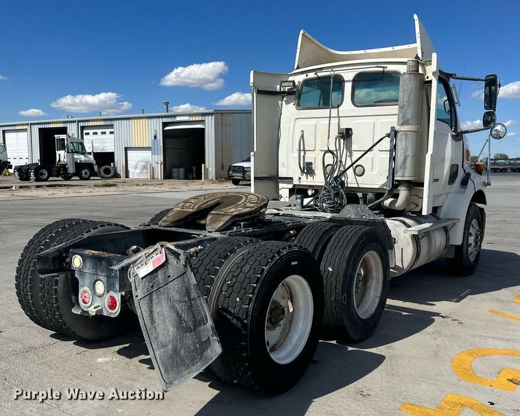 image for item DH1807 2007 Sterling AT9500  semi truck