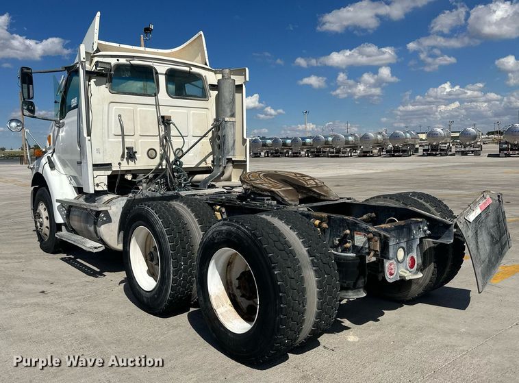 image for item DH1807 2007 Sterling AT9500  semi truck