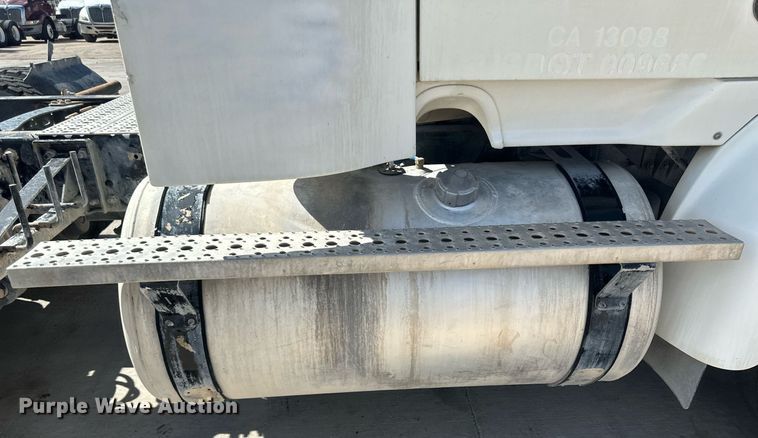 image for item DH1807 2007 Sterling AT9500  semi truck