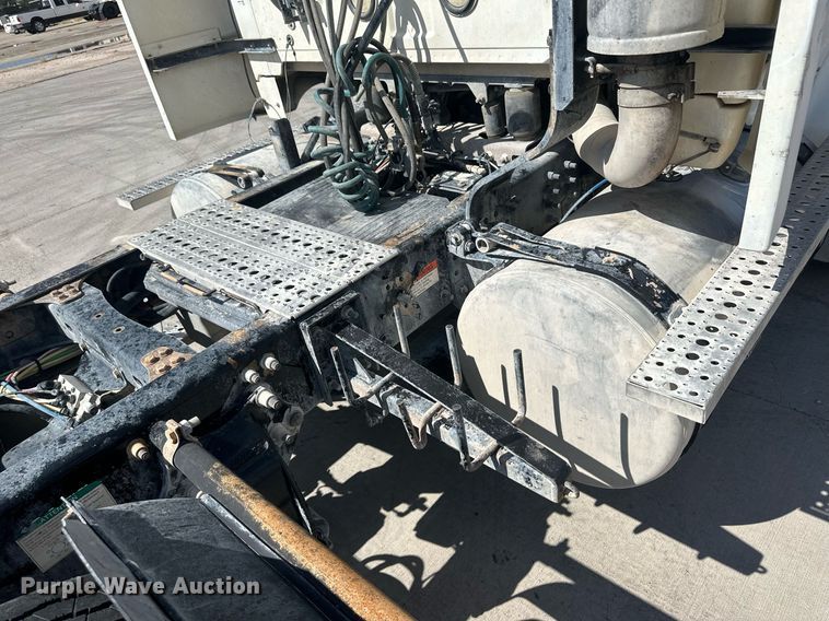 image for item DH1807 2007 Sterling AT9500  semi truck