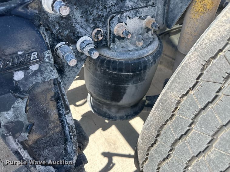 image for item DH1807 2007 Sterling AT9500  semi truck