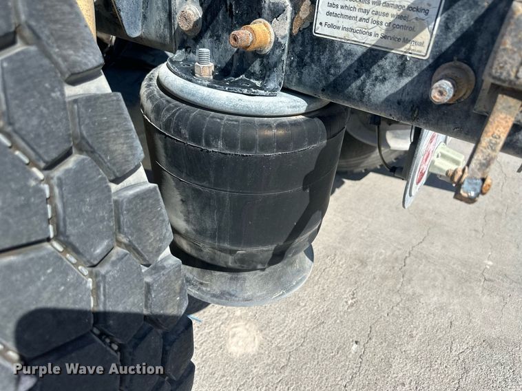 image for item DH1807 2007 Sterling AT9500  semi truck