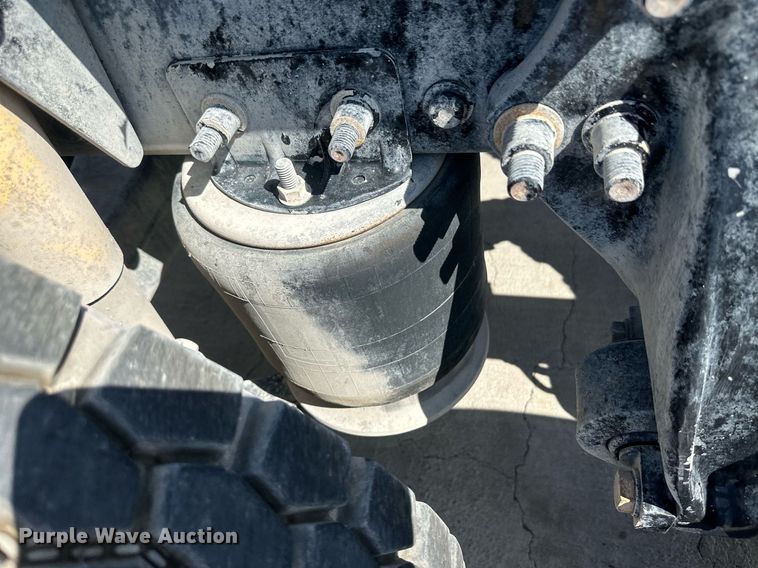 image for item DH1807 2007 Sterling AT9500  semi truck