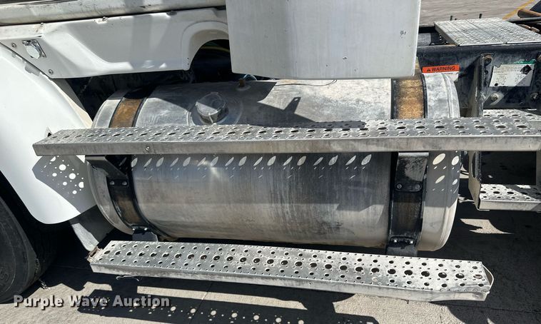 image for item DH1807 2007 Sterling AT9500  semi truck