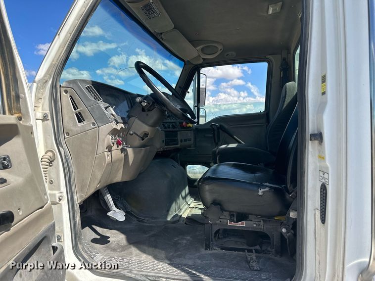 image for item DH1807 2007 Sterling AT9500  semi truck