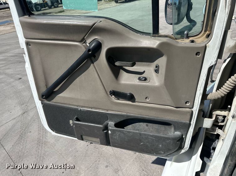 image for item DH1807 2007 Sterling AT9500  semi truck