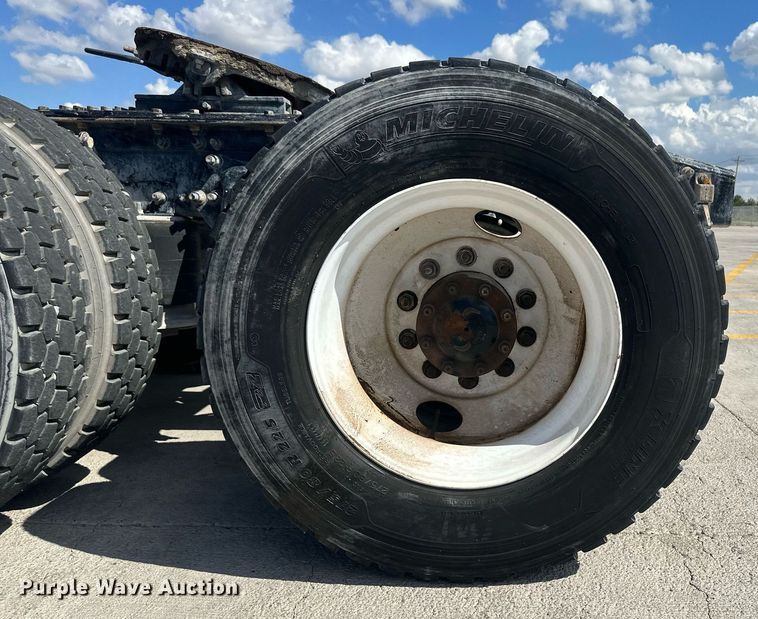 image for item DH1807 2007 Sterling AT9500  semi truck