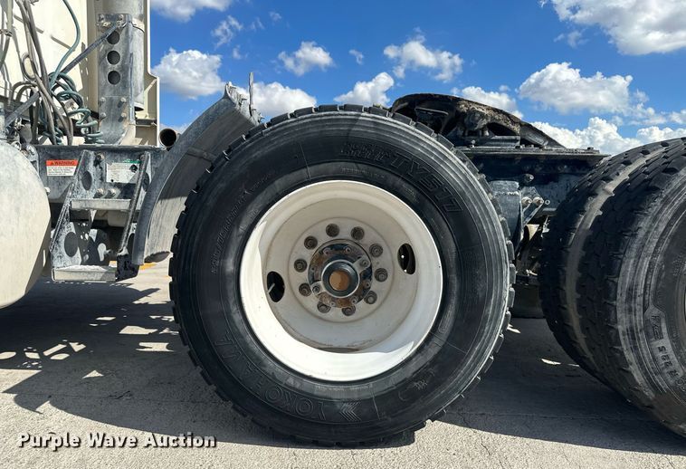 image for item DH1807 2007 Sterling AT9500  semi truck