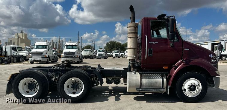 image for item DH1808 2011 International 8600  semi truck