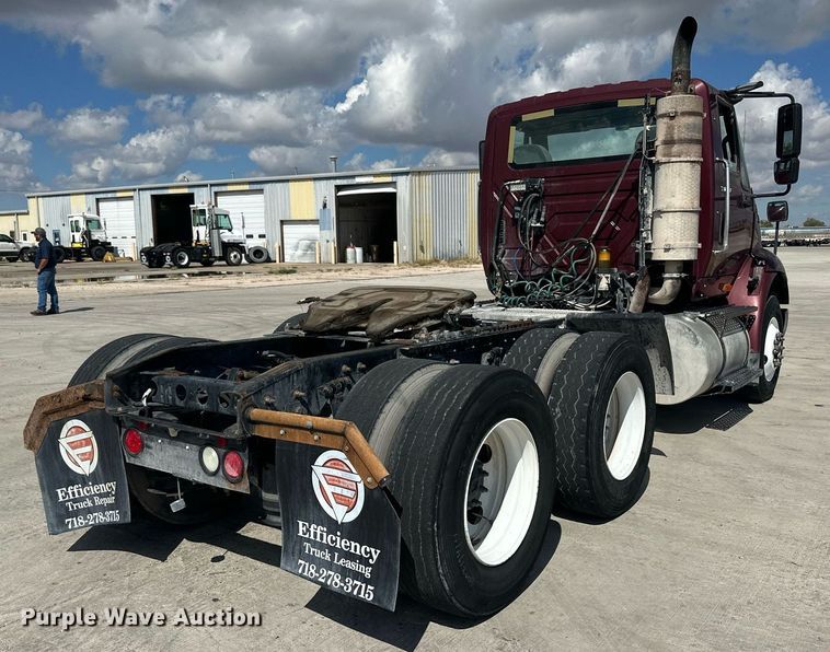 image for item DH1808 2011 International 8600  semi truck