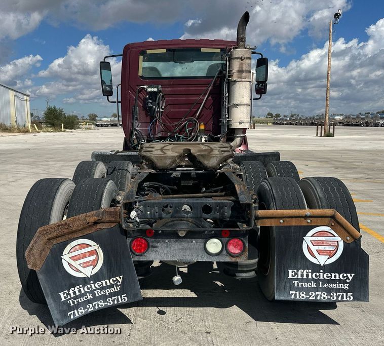 image for item DH1808 2011 International 8600  semi truck