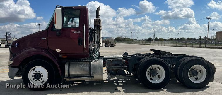 image for item DH1808 2011 International 8600  semi truck