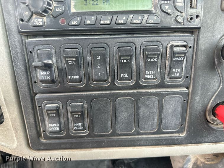 image for item DH1808 2011 International 8600  semi truck