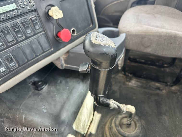 image for item DH1808 2011 International 8600  semi truck