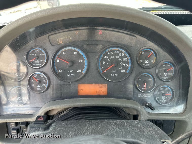 image for item DH1808 2011 International 8600  semi truck