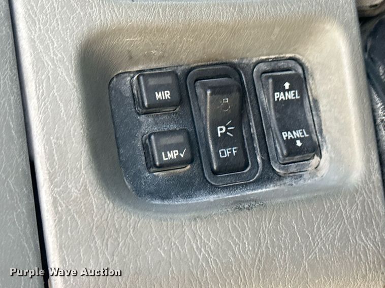 image for item DH1808 2011 International 8600  semi truck