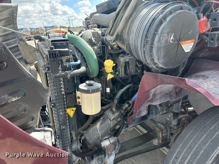 image for item DH1808 2011 International 8600  semi truck