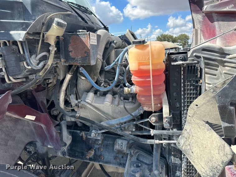 image for item DH1808 2011 International 8600  semi truck