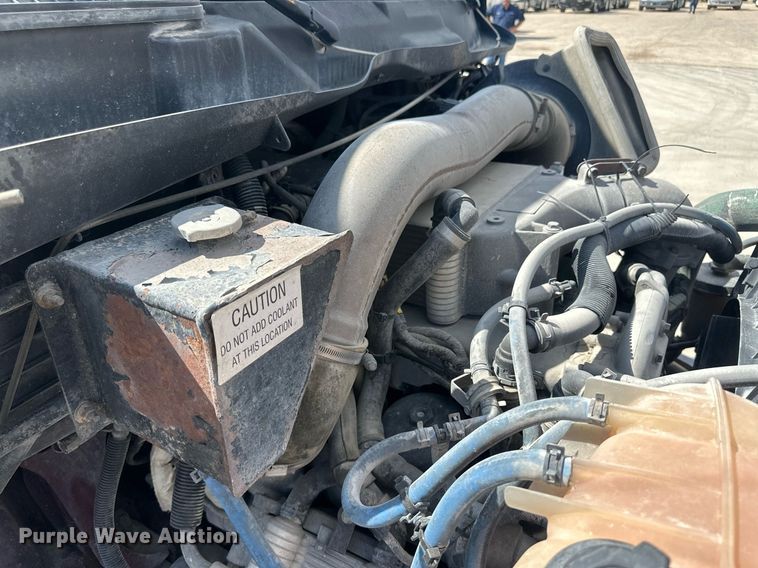 image for item DH1808 2011 International 8600  semi truck