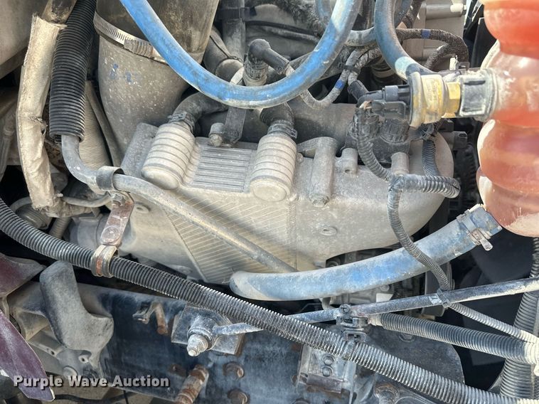 image for item DH1808 2011 International 8600  semi truck