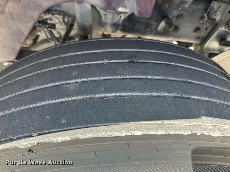 image for item DH1808 2011 International 8600  semi truck