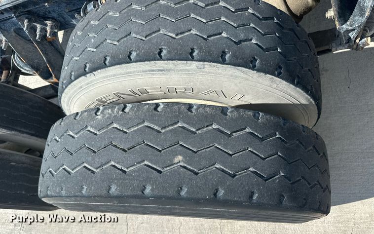 image for item DH1808 2011 International 8600  semi truck