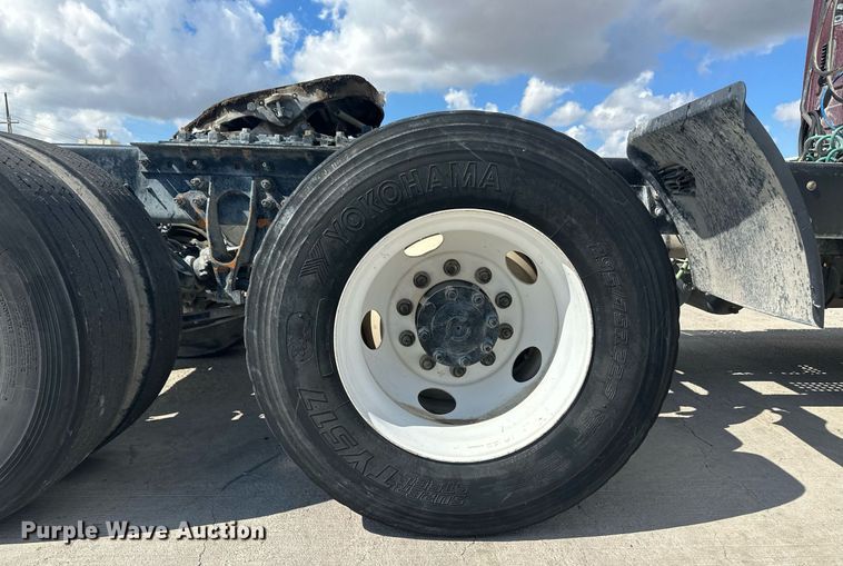 image for item DH1808 2011 International 8600  semi truck