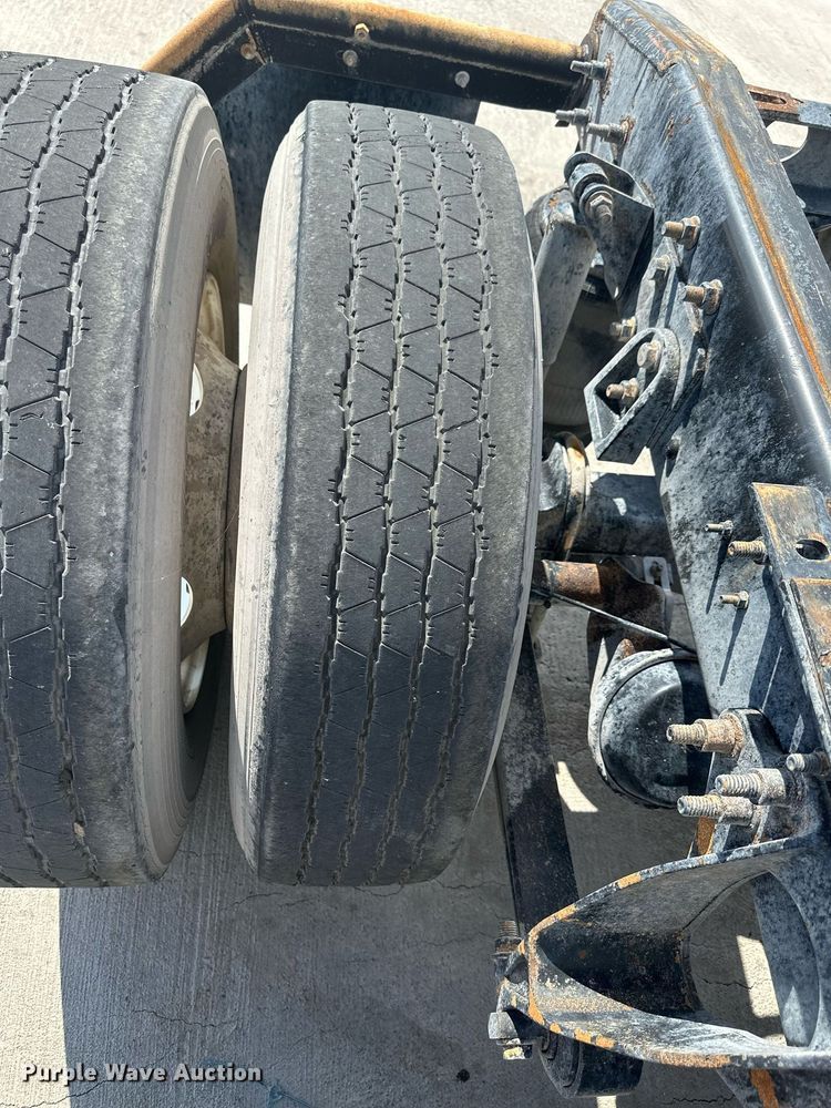 image for item DH1808 2011 International 8600  semi truck