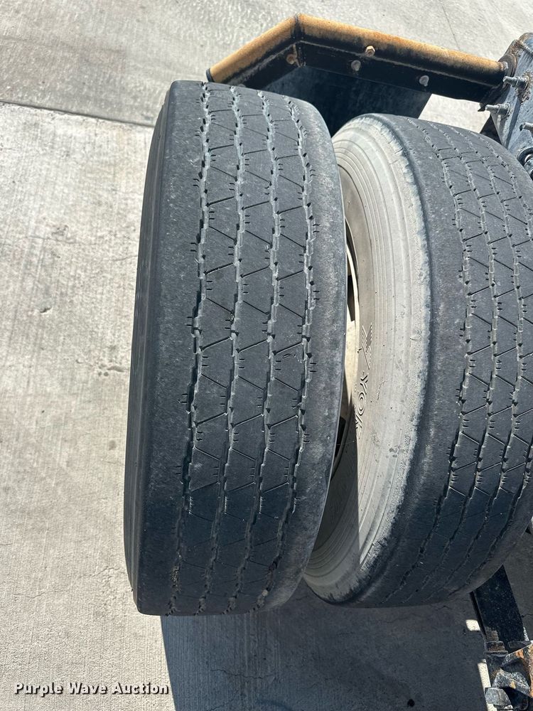 image for item DH1808 2011 International 8600  semi truck