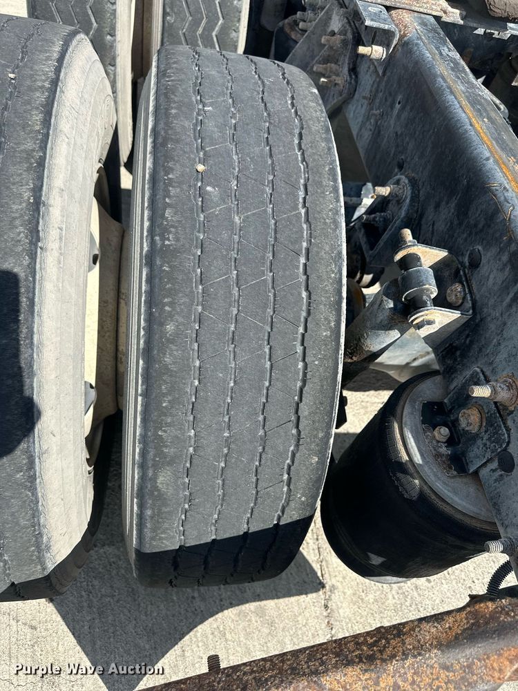 image for item DH1808 2011 International 8600  semi truck