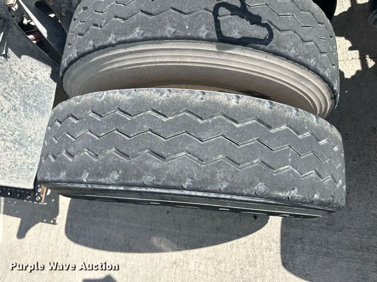 image for item DH1808 2011 International 8600  semi truck