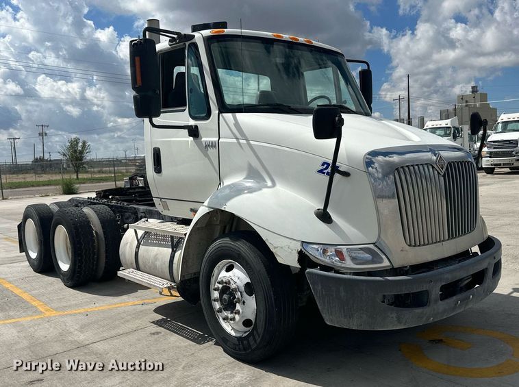 image for item DH1809 2006 International 8600  semi truck