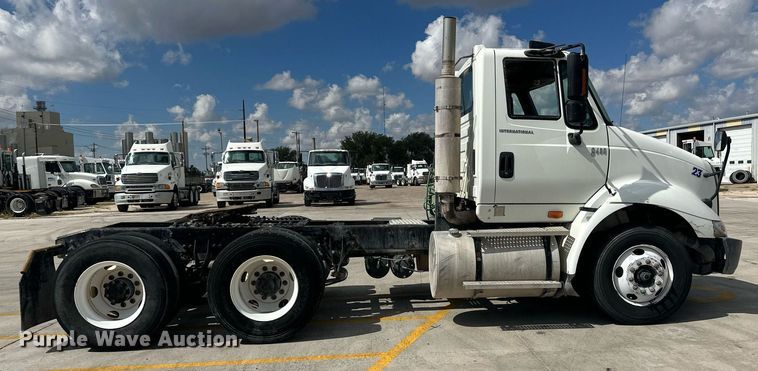 image for item DH1809 2006 International 8600  semi truck