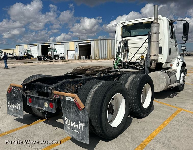 image for item DH1809 2006 International 8600  semi truck