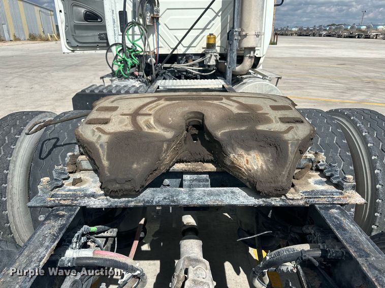 image for item DH1809 2006 International 8600  semi truck