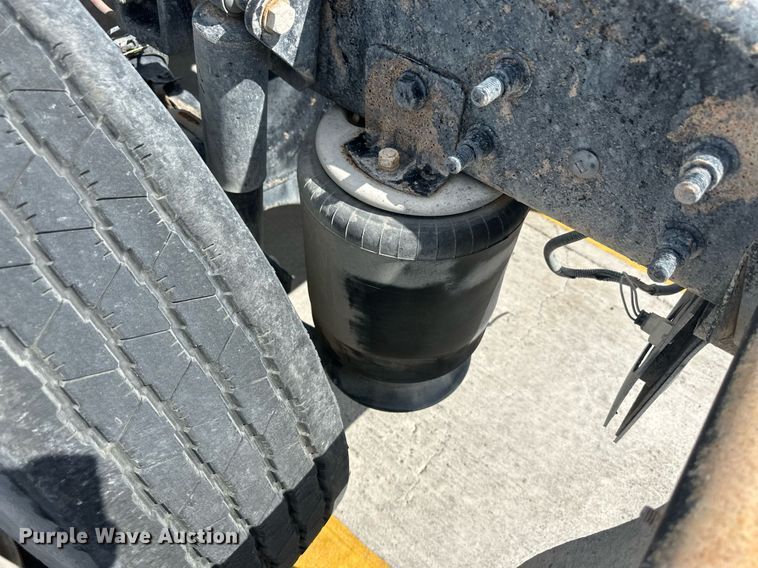 image for item DH1809 2006 International 8600  semi truck